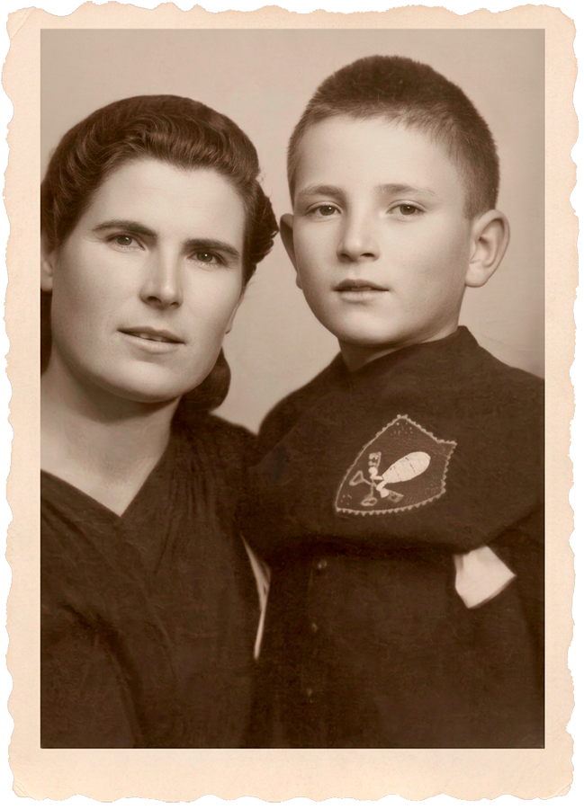 Retrato de Miguel Almendros Alonso de niño junto a su madre
